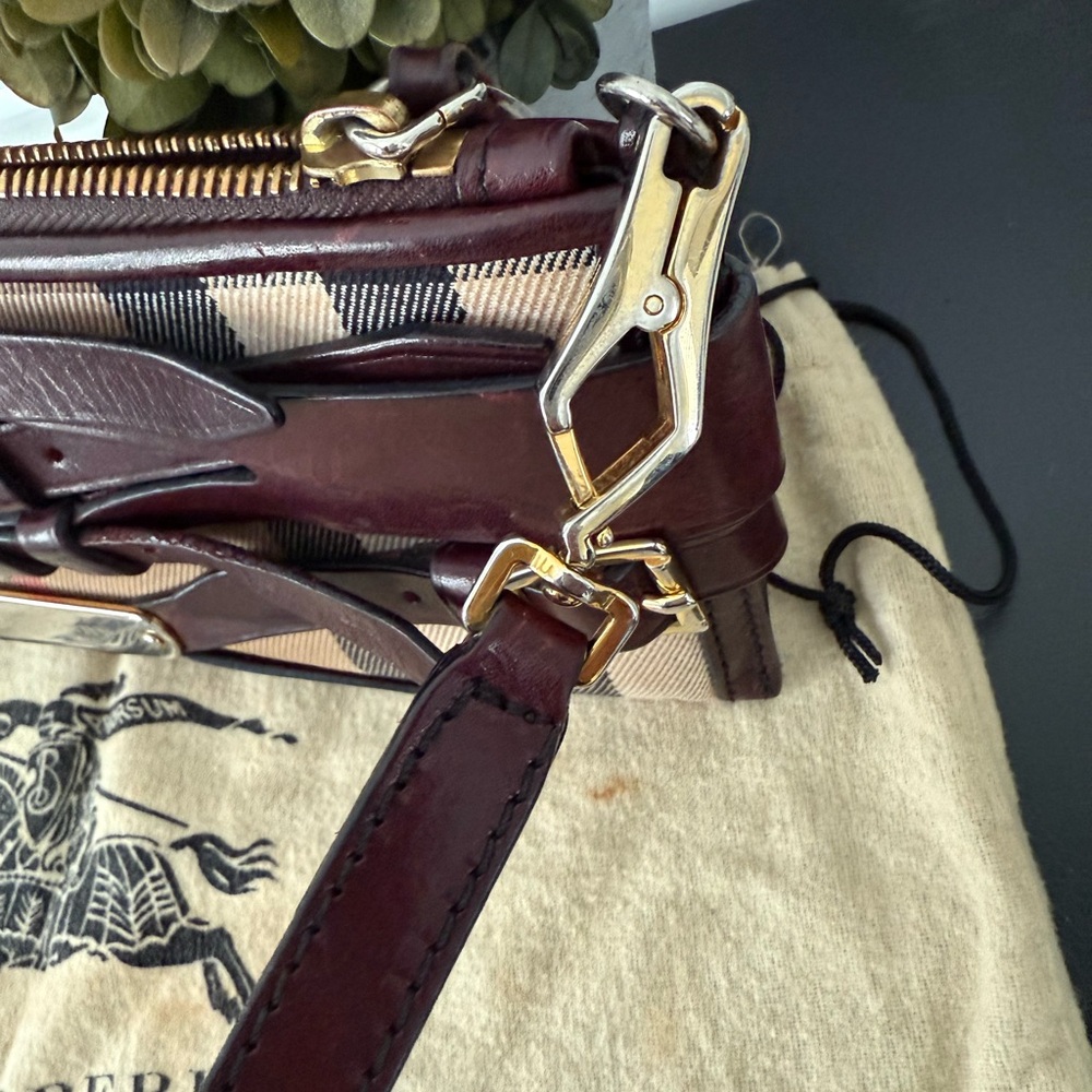 BURBERRY
House Check Bridle Calfskin Mini Parmoor Clutch Bag Dark Burgandy - Picture 4 of 12